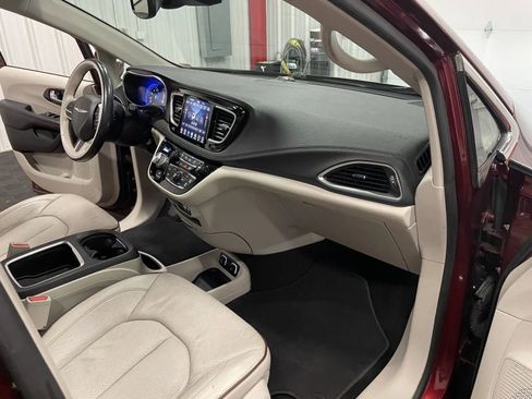 Used 2019 Chrysler Pacifica Limited w/ Tire & Wheel Group image 47