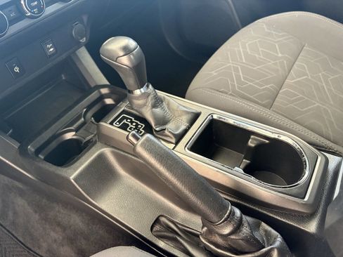 Used 2016 Toyota Tacoma TRD Sport w/ Towing Package image 22