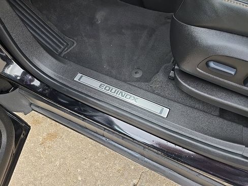 Used 2023 Chevrolet Equinox Premier FWD image 34