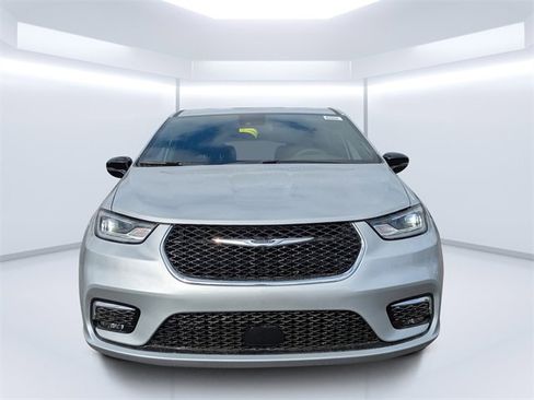 New 2026 Chrysler Pacifica Limited w/ Trailer Tow Group image 8