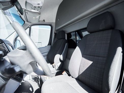 Used 2017 Mercedes-Benz Sprinter 3500 image 31