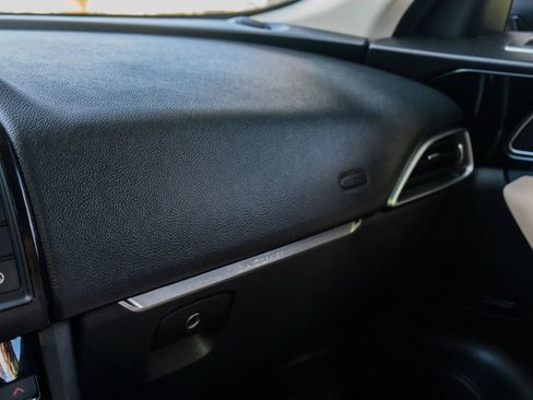 Used 2017 Jaguar F-PACE Premium image 59