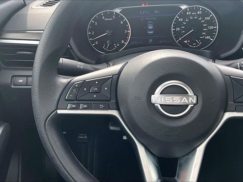 Used 2025 Nissan Altima 2.5 SV FWD image 19