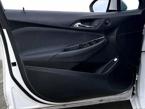 Used 2018 Chevrolet Cruze LS image 18