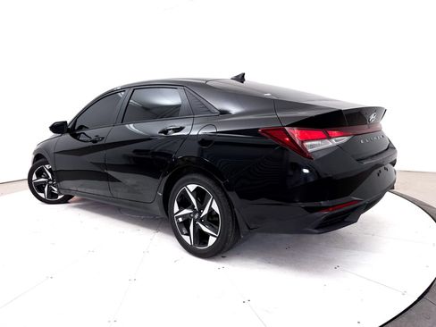 Used 2023 Hyundai Elantra SEL w/ Convenience Package FWD image 2