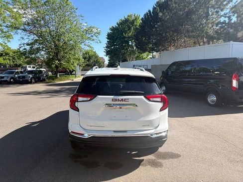 Used 2024 GMC Terrain SLT AWD/4WD image 4