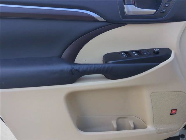 Used 2014 Toyota Highlander Limited FWD image 11