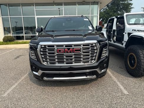Used 2025 GMC Yukon Denali AWD/4WD image 4
