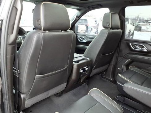 Used 2021 GMC Yukon SLT w/ SLT Premium Package image 16