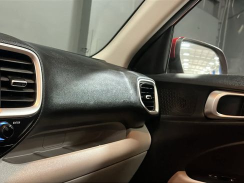 Used 2023 Hyundai Venue SEL FWD image 18