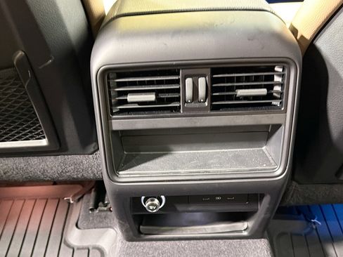 Used 2025 Porsche Cayenne image 20