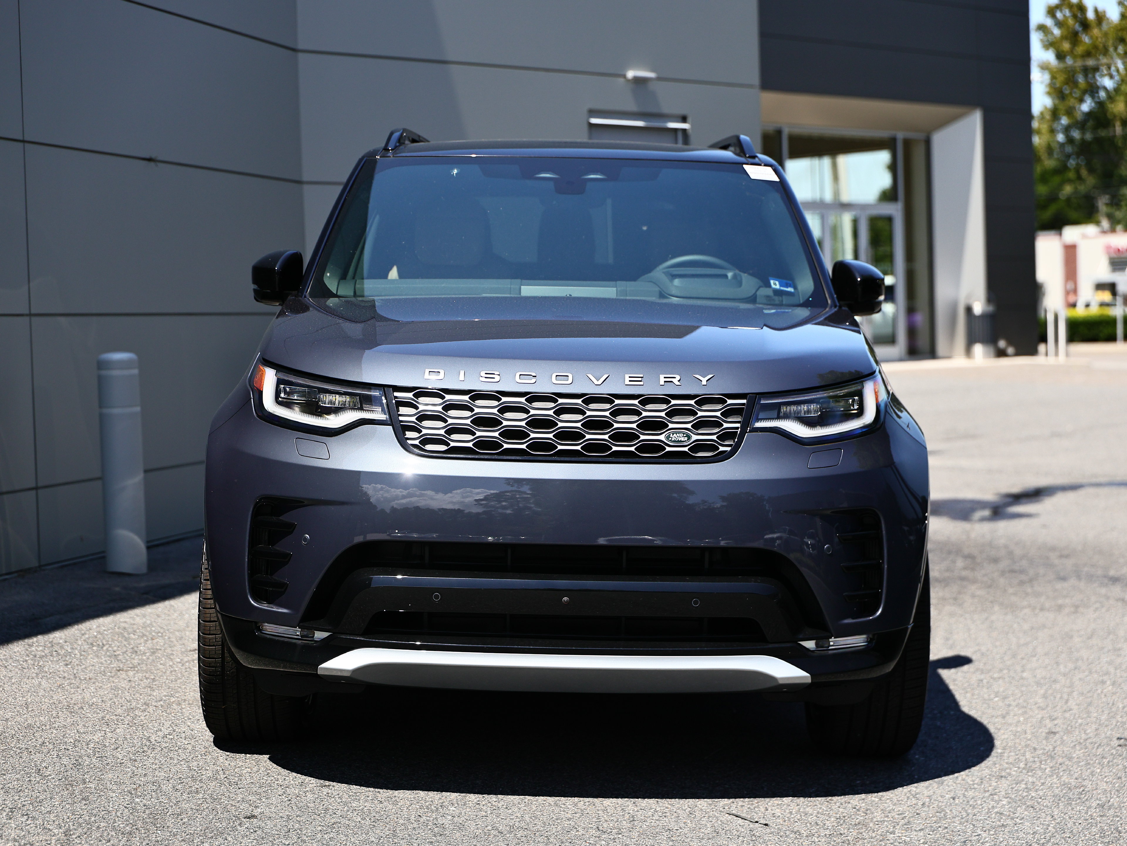 New 2026 Land Rover Discovery Limited Edition AWD/4WD image 13