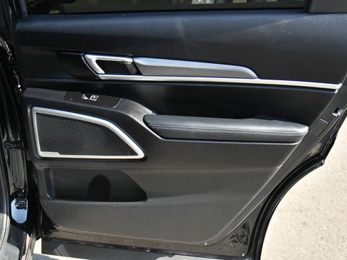 Used 2022 Kia Telluride LX image 42