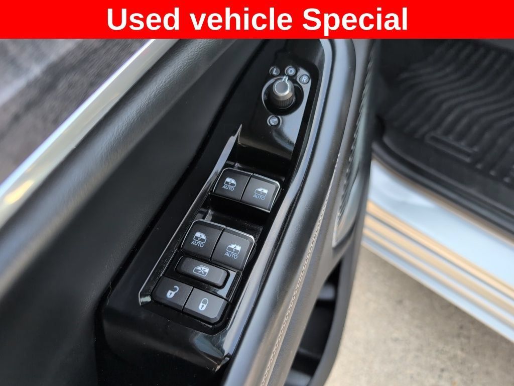 Used 2022 Jeep Grand Cherokee L Overland w/ Luxury Tech Group IV AWD/4WD image 18