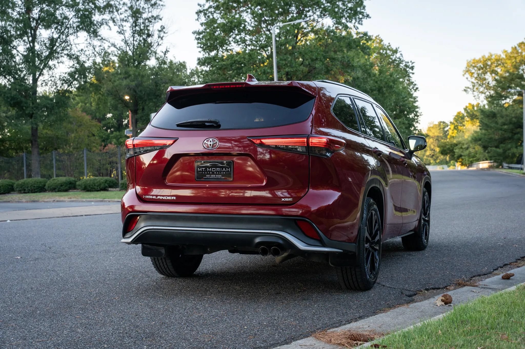 Used 2023 Toyota Highlander XSE FWD image 6