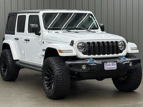 Used 2024 Jeep Wrangler Unlimited w/ Convenience Group AWD/4WD image 7
