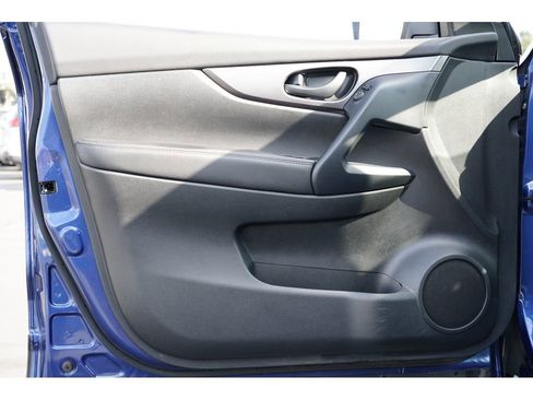 Used 2022 Nissan Rogue Sport S image 14