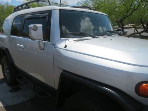 Used 2007 Toyota FJ Cruiser 4WD image 9