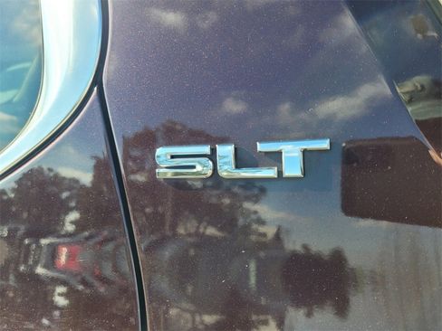 Used 2018 GMC Acadia SLT image 11