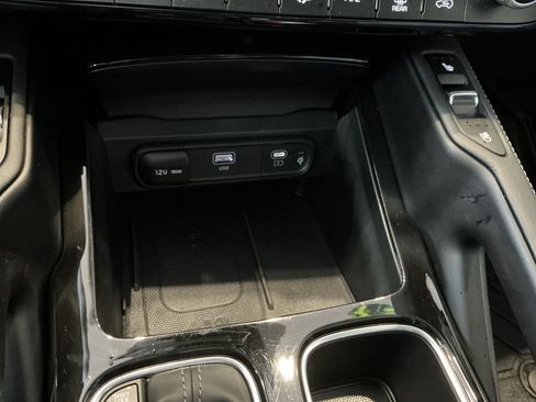 Used 2024 Kia Telluride EX w/ EX Captain's Chair Package image 32