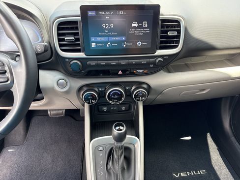 Used 2024 Hyundai Venue SEL FWD image 28