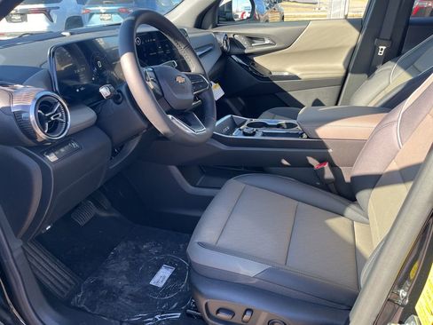 New 2026 Chevrolet Equinox LT w/ Convenience Package II FWD image 12