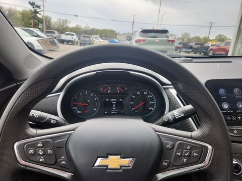 Used 2023 Chevrolet Malibu LT FWD image 17