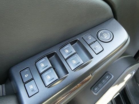 Used 2020 Chevrolet Tahoe LT image 25