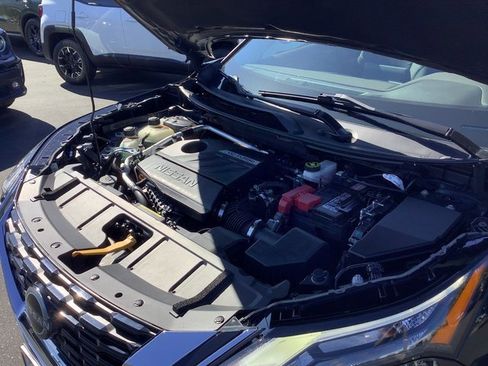 Used 2023 Nissan Rogue SV image 41