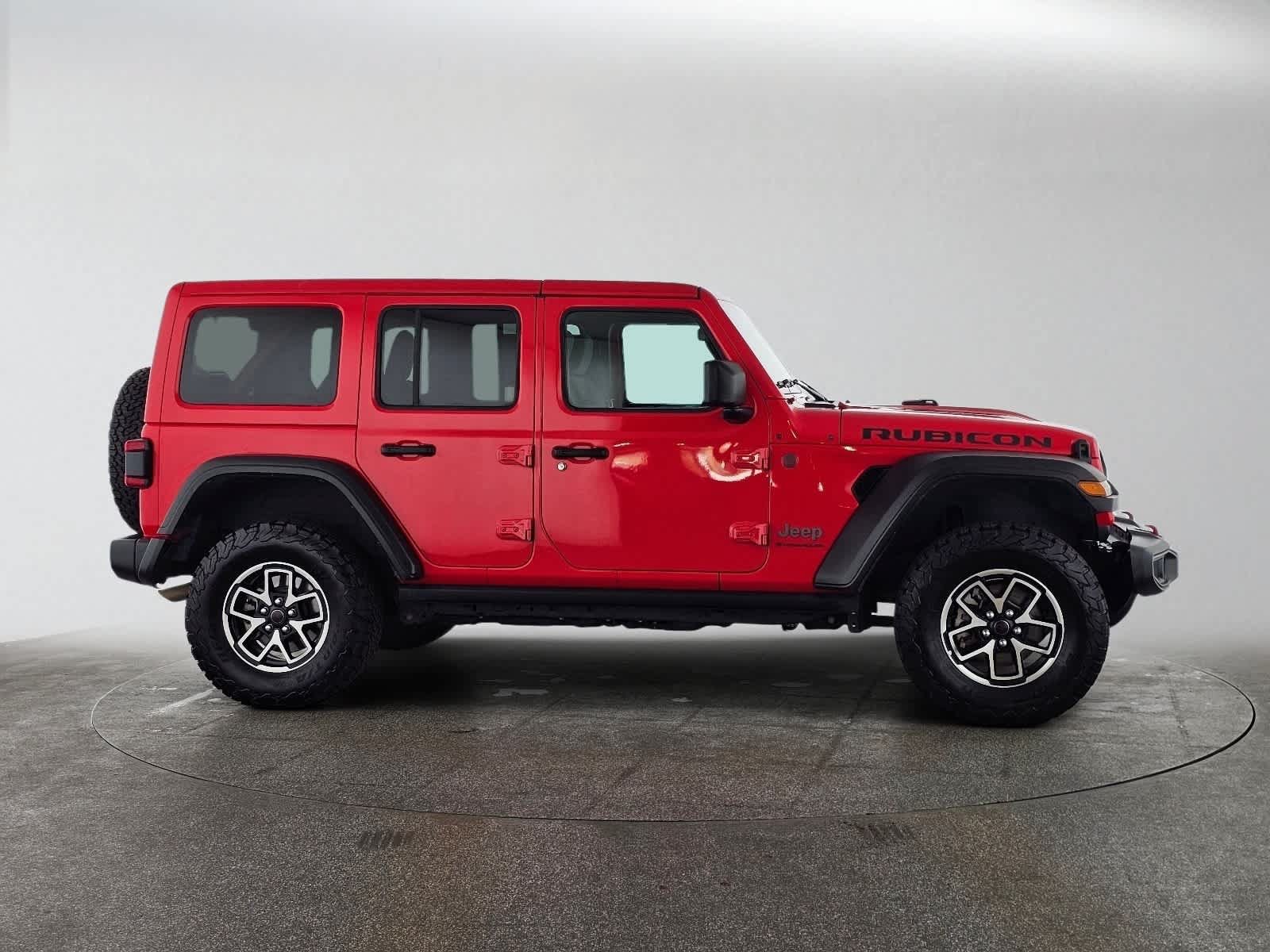Used 2025 Jeep Wrangler Unlimited Rubicon AWD/4WD image 2