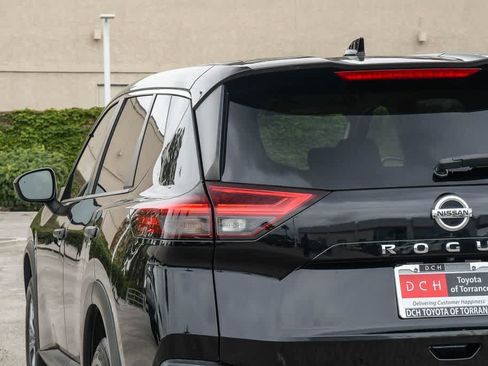 Used 2021 Nissan Rogue S FWD image 6