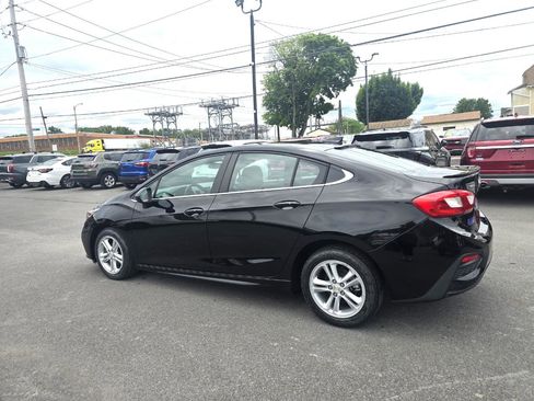 Used 2016 Chevrolet Cruze LT w/ Convenience Package FWD image 4