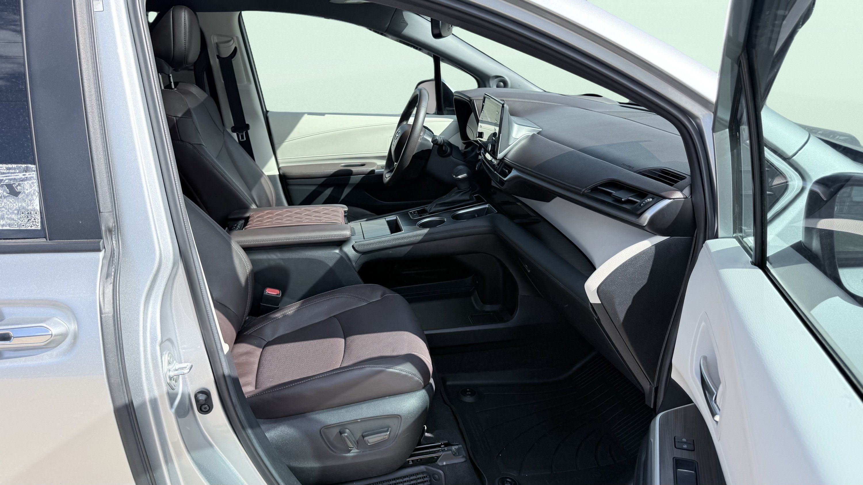 Used 2022 Toyota Sienna Platinum FWD image 42