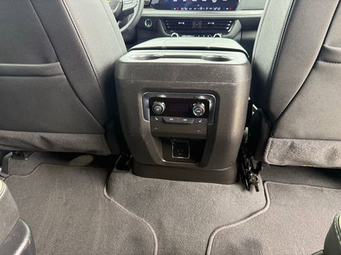 Used 2025 Chevrolet Suburban Premier RWD image 19