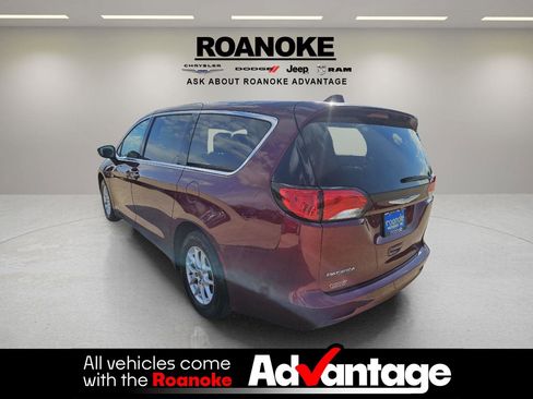 Used 2017 Chrysler Pacifica Touring FWD image 9
