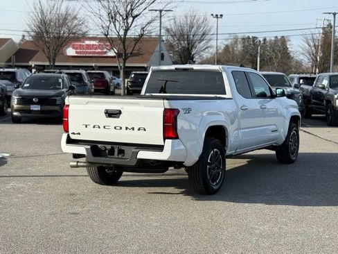 Used 2025 Toyota Tacoma SR5 image 5