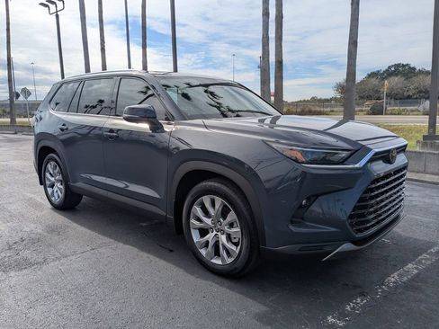 Used 2025 Toyota Grand Highlander FWD image 2