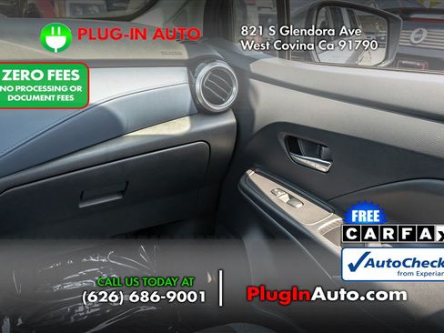 Used 2024 Nissan Versa SV w/ Trunk Package FWD image 16