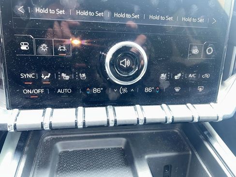 Used 2024 GMC Acadia AT4 w/ Luxury Package image 16