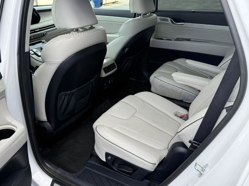 Used 2024 Hyundai Palisade Calligraphy image 18