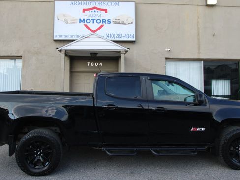 Used 2018 Chevrolet Colorado Z71 w/ Z71 Midnight Edition AWD/4WD image 4