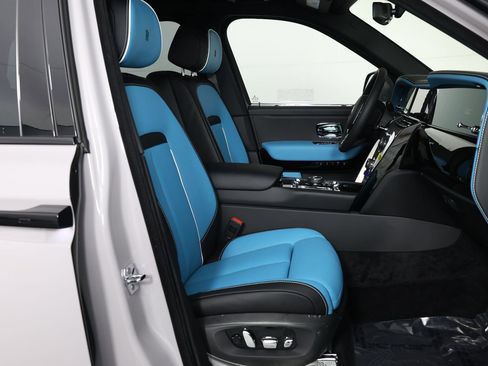 New 2026 Rolls-Royce Cullinan Black Badge image 34