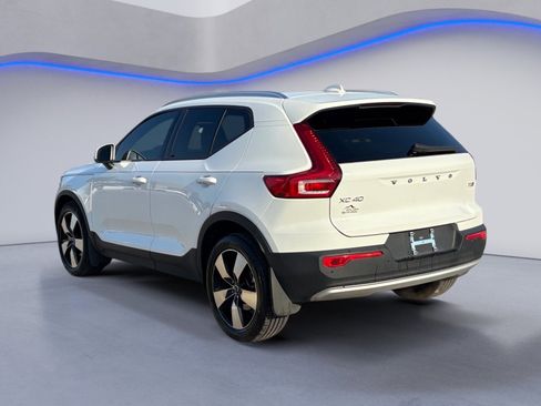 Used 2020 Volvo XC40 T5 Momentum w/ Protection Package Premier image 3
