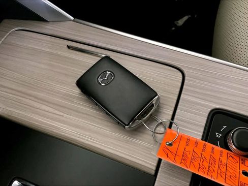 Used 2024 MAZDA CX-90 Plug-In Hybrid w/ Premium Pkg image 15