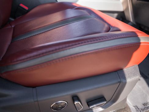 Certified 2022 Ford F450 Platinum w/ FX4 Off-Road Package image 43