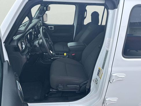 Used 2023 Jeep Wrangler Unlimited Sahara w/ Cold Weather Group image 18