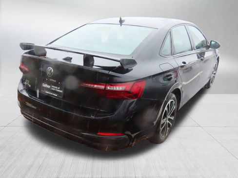 Used 2024 Volkswagen Jetta Sport image 6