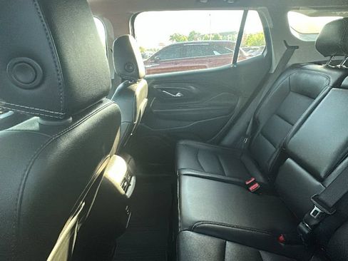Used 2022 GMC Terrain SLT w/ Infotainment Package II FWD image 6
