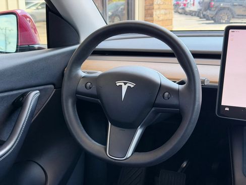 Used 2022 Tesla Model Y Long Range AWD/4WD image 16