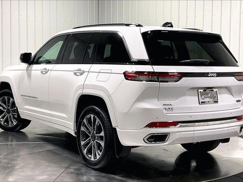 Used 2023 Jeep Grand Cherokee Overland image 12